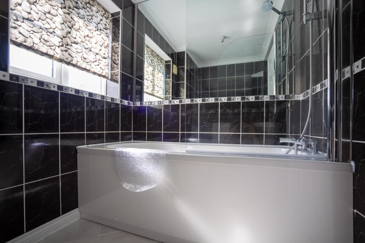 Hereford - Finch House - Modern 4 Bedroom House Located In South Hereford, Dog Friendly With Nearby Countryside, Pool Table, Sleeps Up To 10 Guests - Hosted By Rentmyhouse Ngoại thất bức ảnh